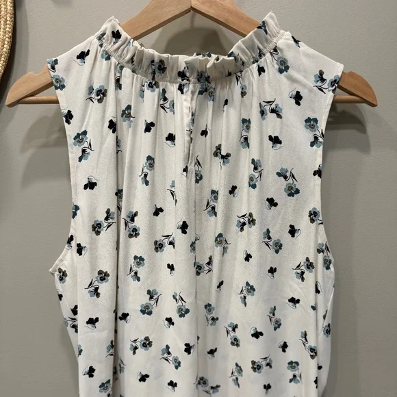 Ann Taylor Large Petite Sleeveless Top - Picture 5 of 5